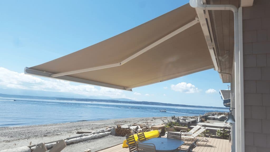 Bella Plus retractable patio shade